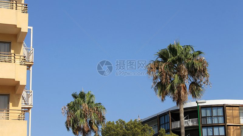 定制师是连接消费者和旅游产品的桥梁，他们需要具备以下职责：